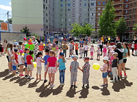 Праздник двора, посвященный Дню защиты детей в микрорайоне «Радужный»